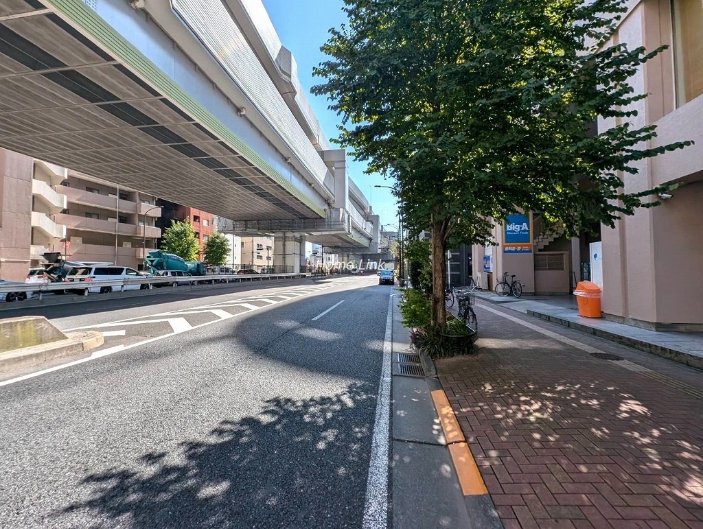 山手通りオークレジデンス　南東側 前面道路